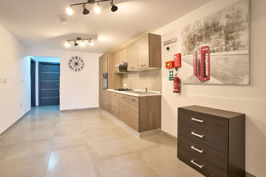 Urban Front - Walking Distance From Paceville And St George Bay Beach Is-Swieqi Ngoại thất bức ảnh